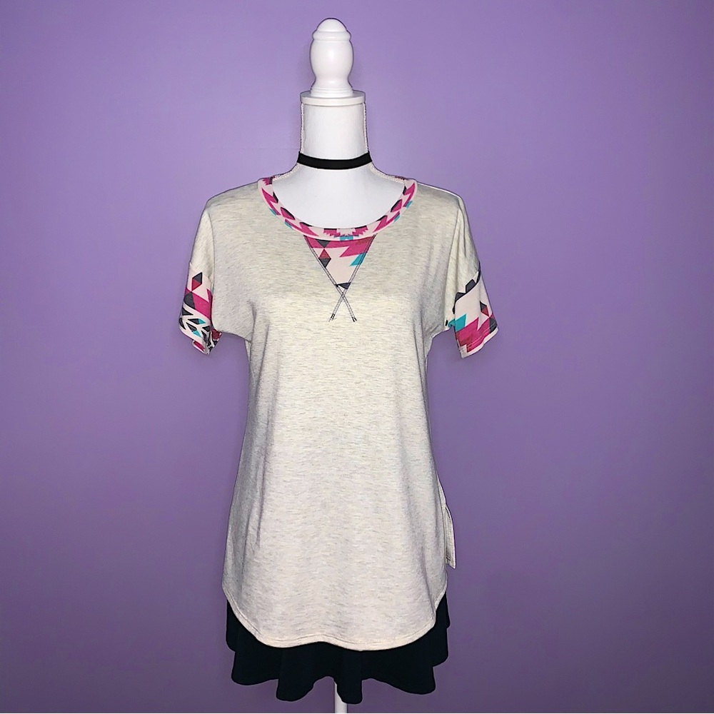 NWT Boutique Geometric Print Short Sleeve Top